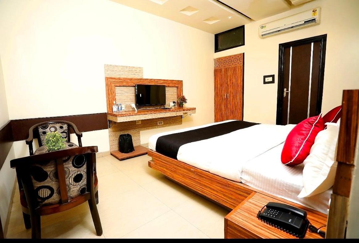 Bhagya Raj Palace By Wb Comfort Kanpur Exterior foto