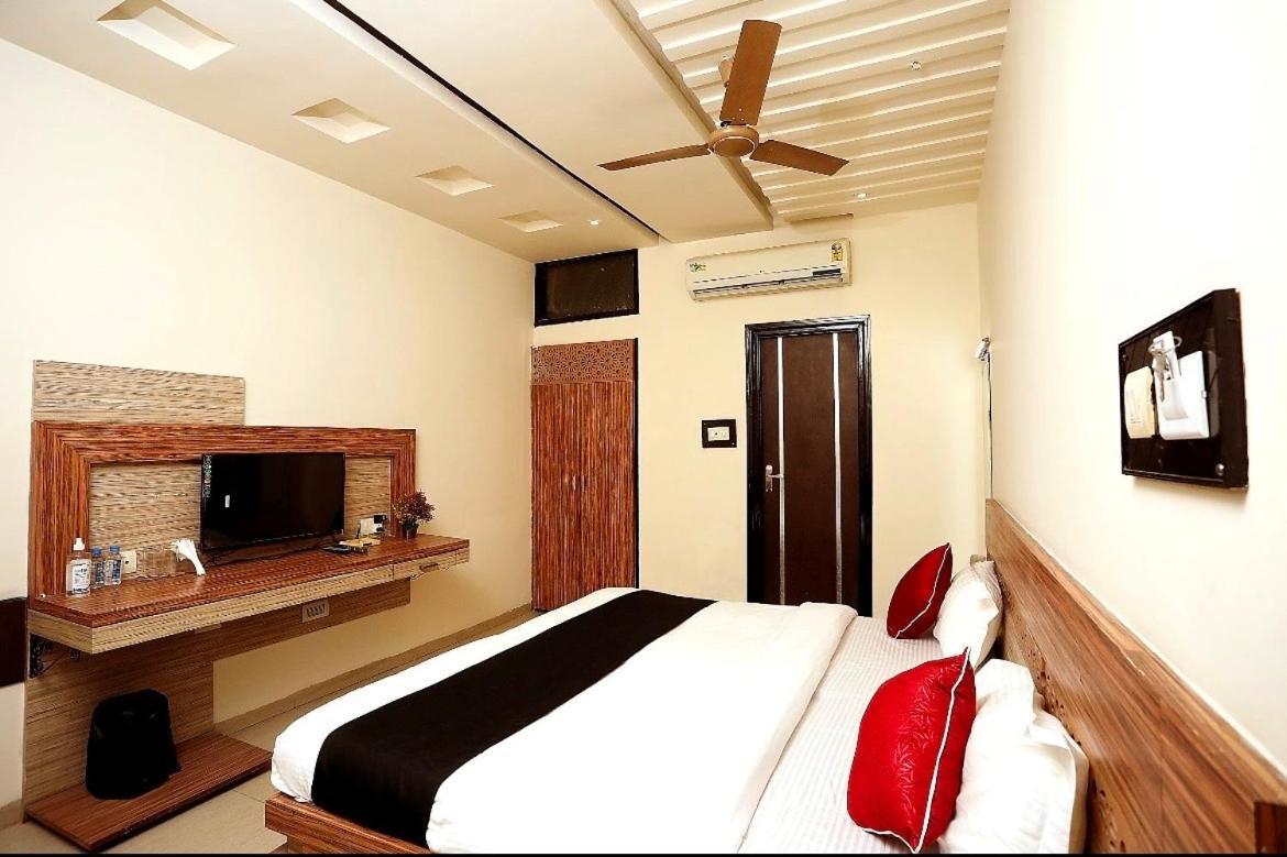 Bhagya Raj Palace By Wb Comfort Kanpur Exterior foto